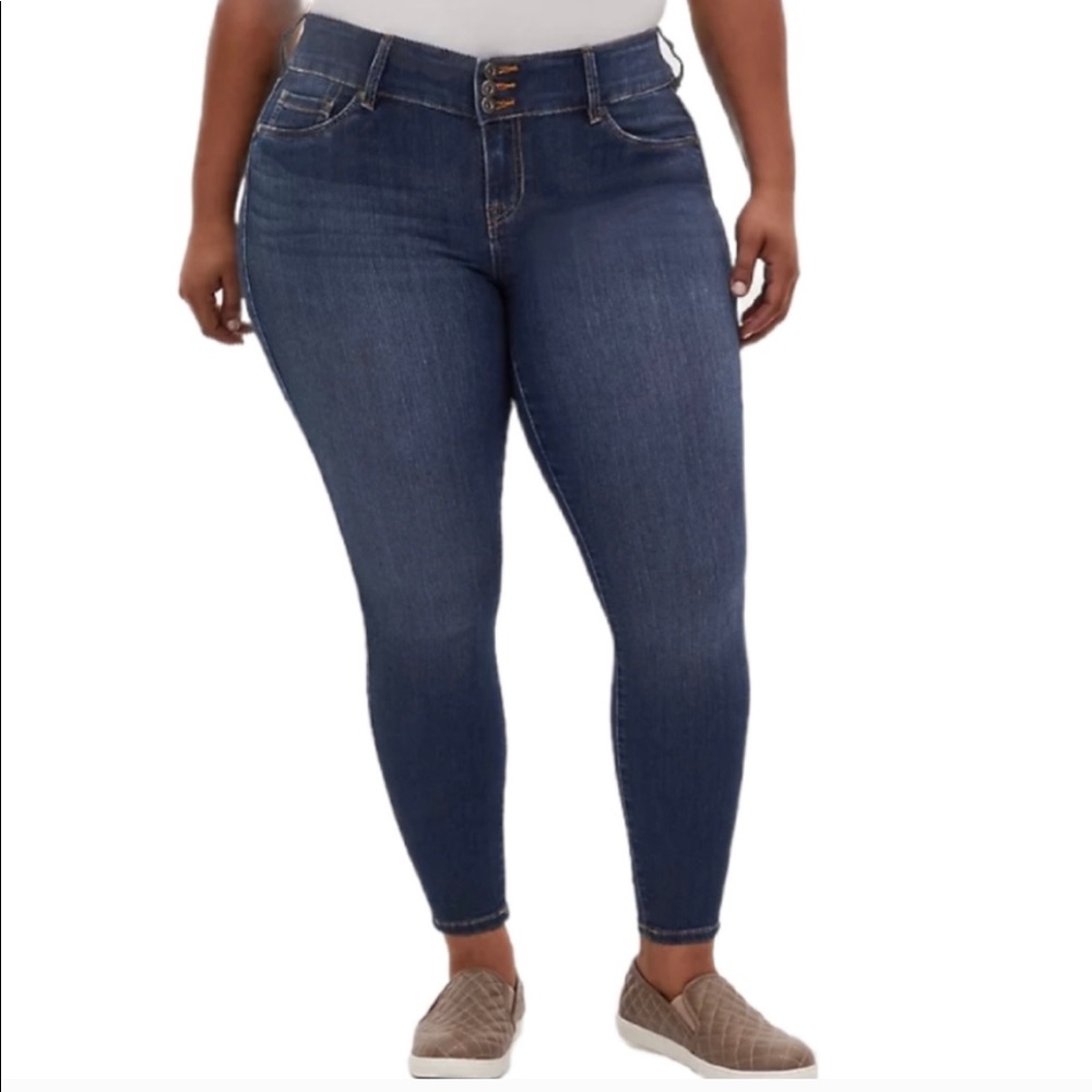 Torrid | SUPER STRETCH MEDIUM WASH JEGGING